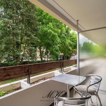 Le Charmille Balcon Face Aux Arbres Charlemagne *